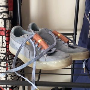 Suede Blue Pumas